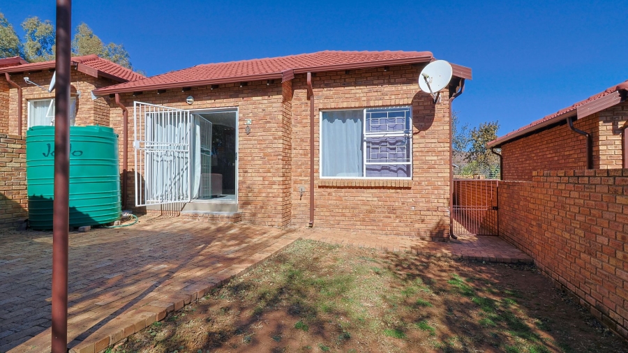 2 Bedroom Property for Sale in Wilgeheuwel Gauteng