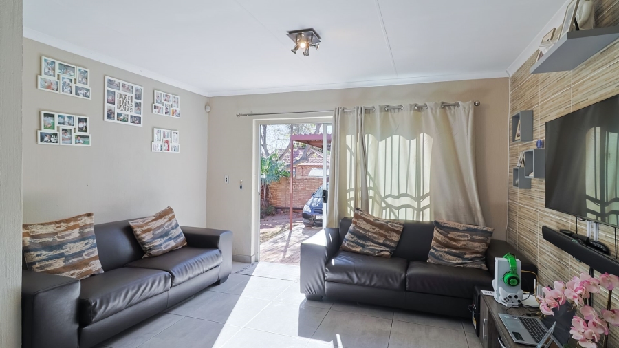 2 Bedroom Property for Sale in Wilgeheuwel Gauteng