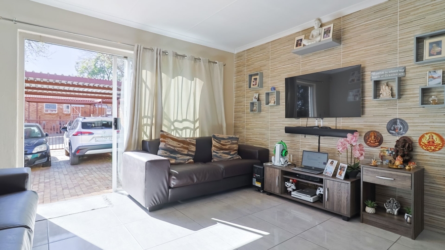 2 Bedroom Property for Sale in Wilgeheuwel Gauteng