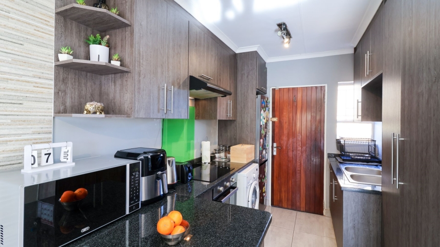 2 Bedroom Property for Sale in Wilgeheuwel Gauteng