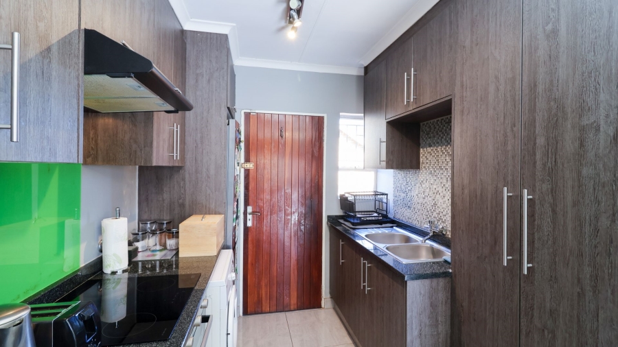 2 Bedroom Property for Sale in Wilgeheuwel Gauteng