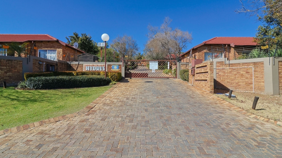 2 Bedroom Property for Sale in Wilgeheuwel Gauteng