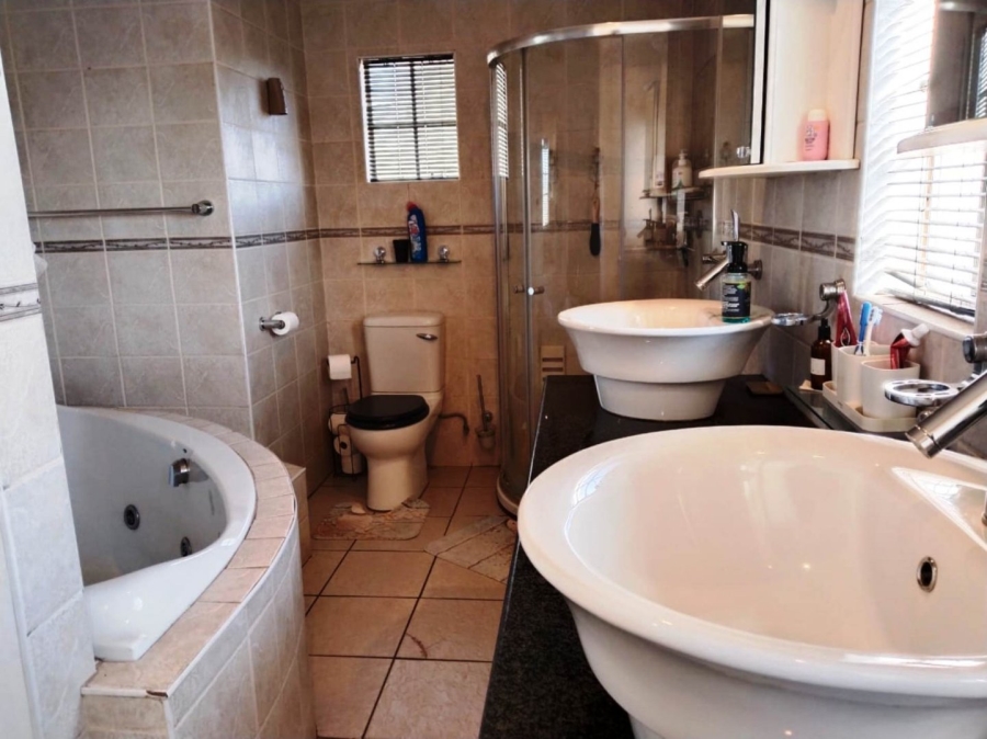 4 Bedroom Property for Sale in Illiondale Gauteng