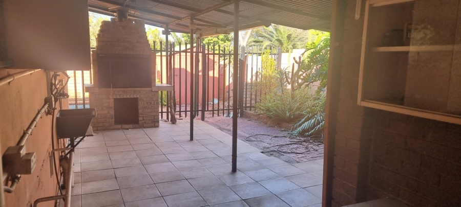 3 Bedroom Property for Sale in Mountain View Gauteng
