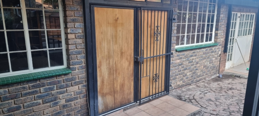 3 Bedroom Property for Sale in Mountain View Gauteng
