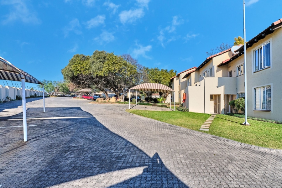 2 Bedroom Property for Sale in Lonehill Gauteng