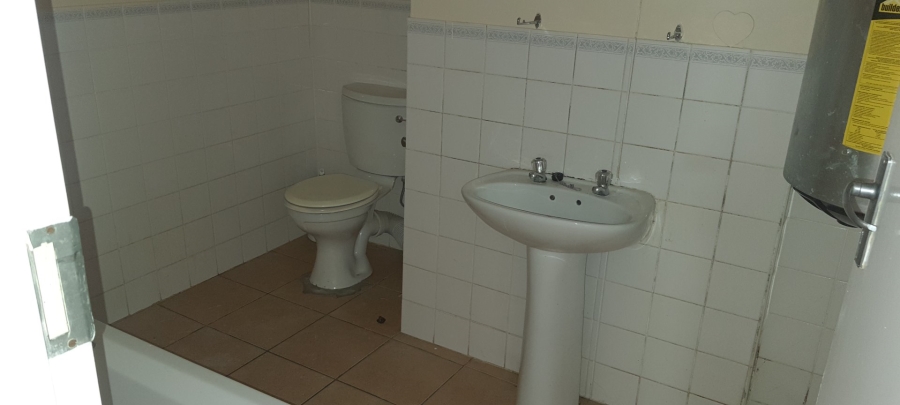 To Let 2 Bedroom Property for Rent in Die Hoewes Gauteng