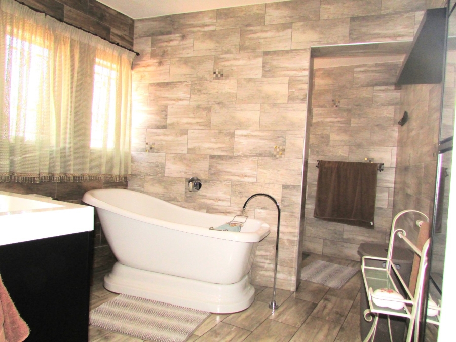 4 Bedroom Property for Sale in Vanderbijlpark SW 5 Gauteng