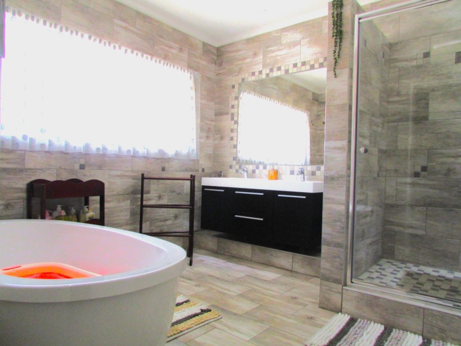 4 Bedroom Property for Sale in Vanderbijlpark SW 5 Gauteng