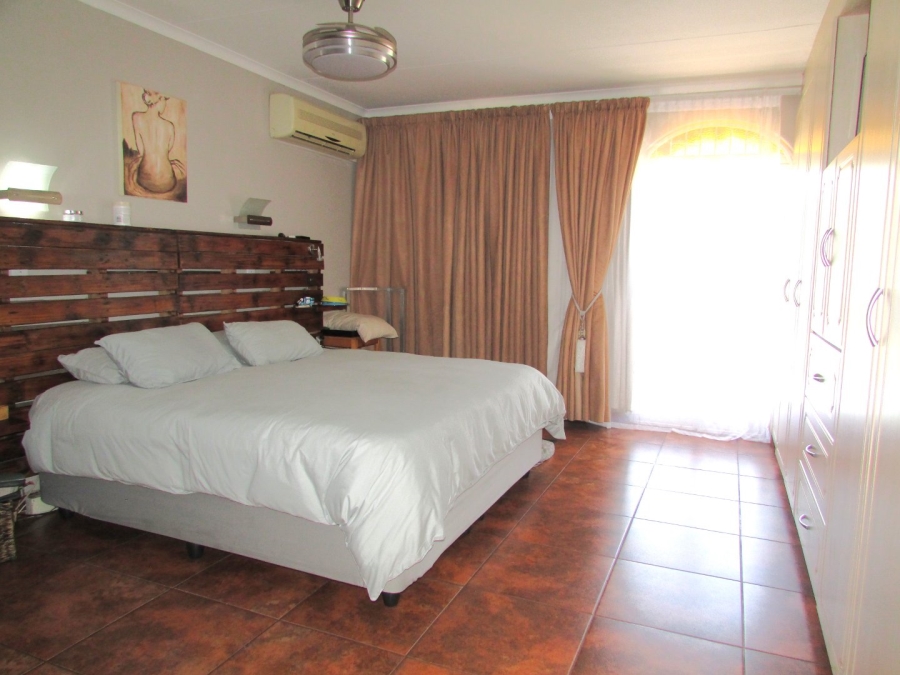 4 Bedroom Property for Sale in Vanderbijlpark SW 5 Gauteng