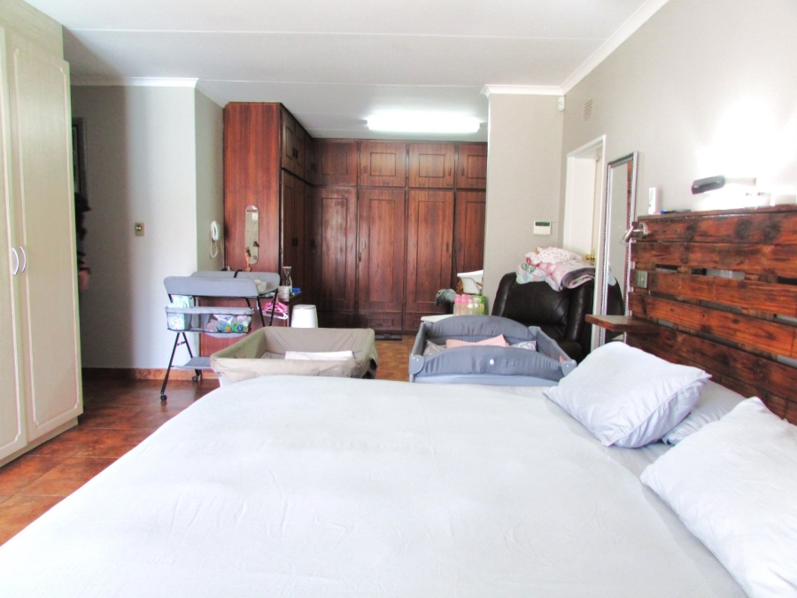 4 Bedroom Property for Sale in Vanderbijlpark SW 5 Gauteng