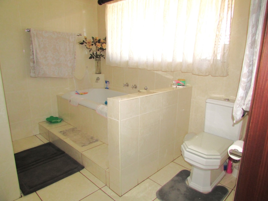 4 Bedroom Property for Sale in Vanderbijlpark SW 5 Gauteng