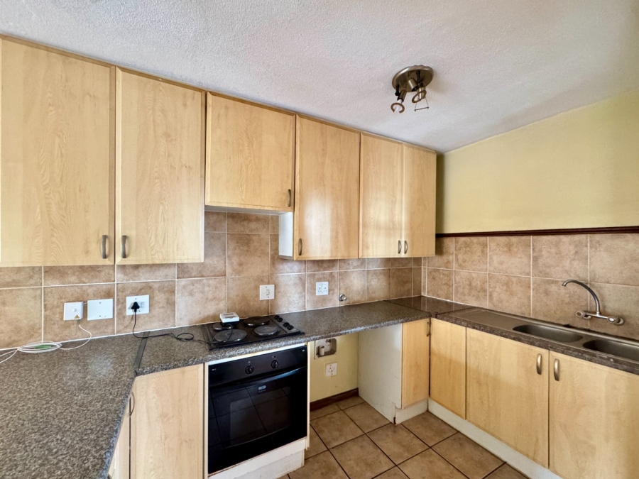 2 Bedroom Property for Sale in Die Hoewes Gauteng