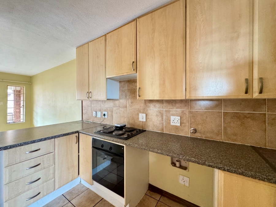 2 Bedroom Property for Sale in Die Hoewes Gauteng