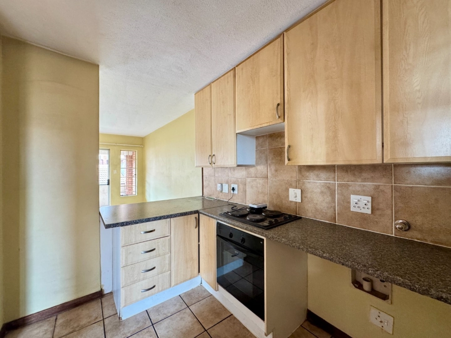 2 Bedroom Property for Sale in Die Hoewes Gauteng