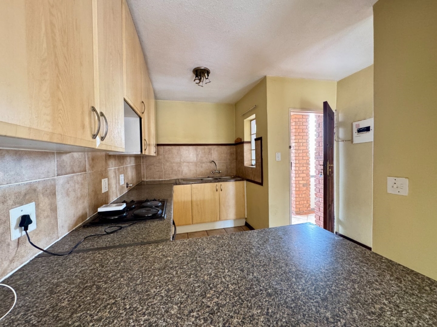 2 Bedroom Property for Sale in Die Hoewes Gauteng