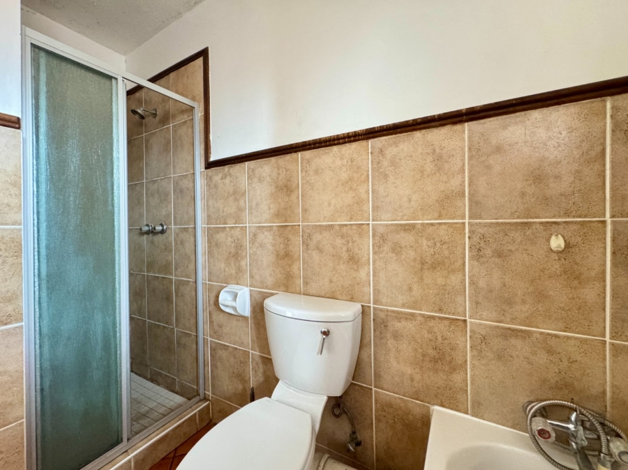 2 Bedroom Property for Sale in Die Hoewes Gauteng