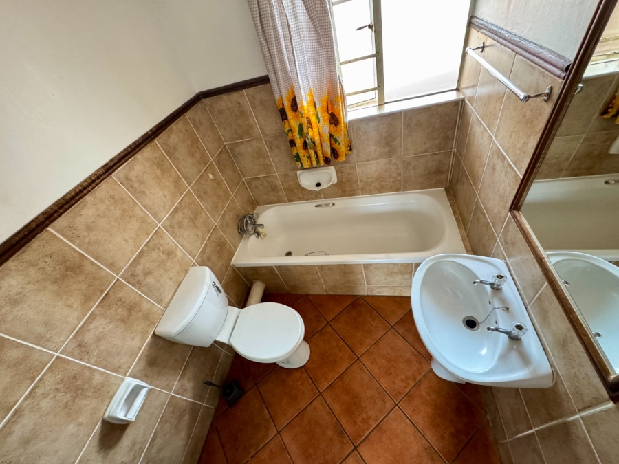 2 Bedroom Property for Sale in Die Hoewes Gauteng