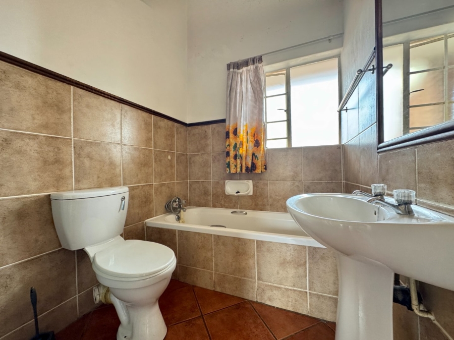 2 Bedroom Property for Sale in Die Hoewes Gauteng