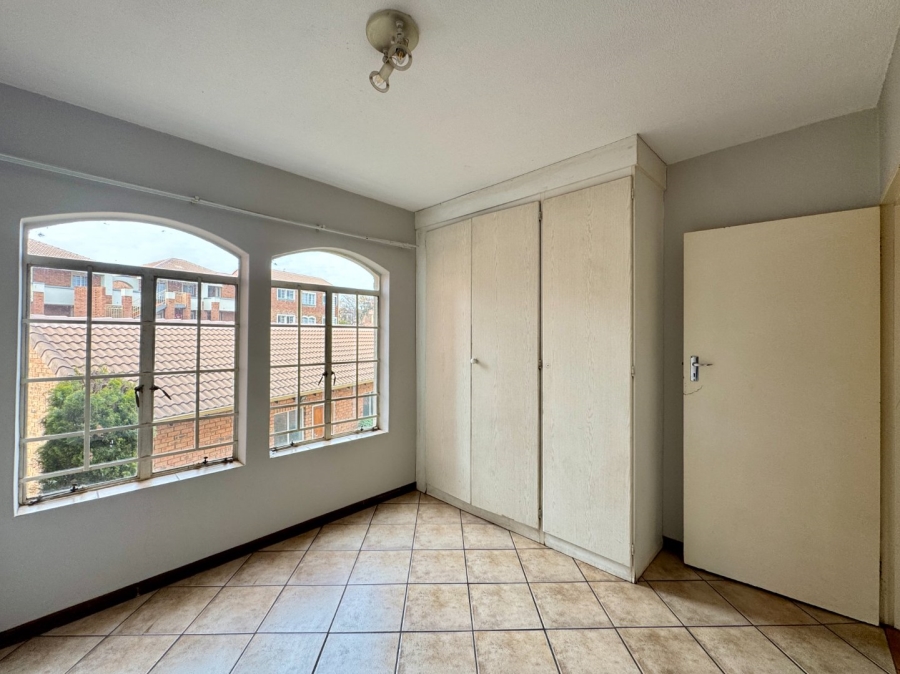 2 Bedroom Property for Sale in Die Hoewes Gauteng