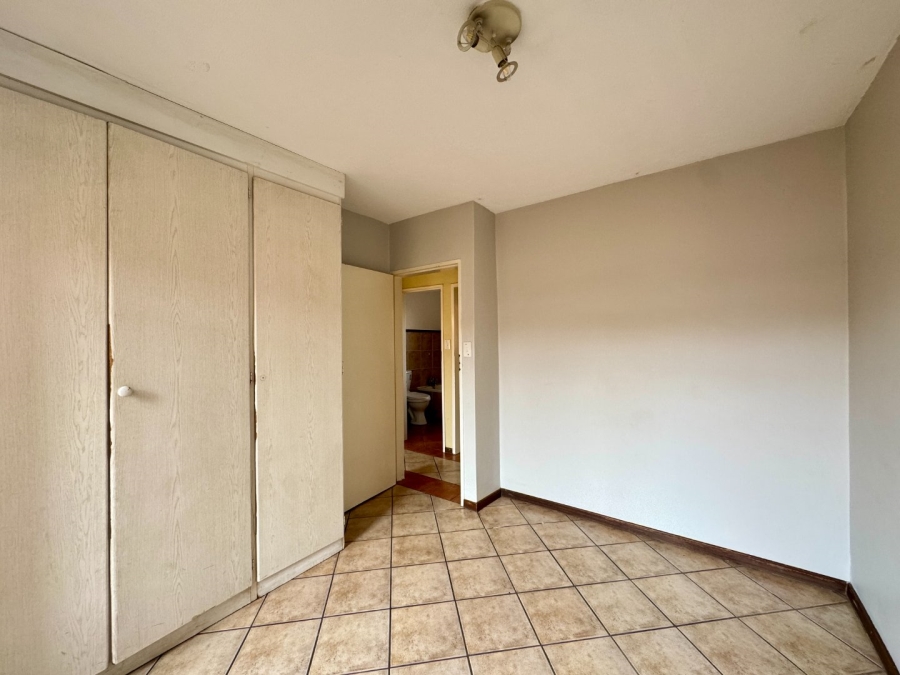 2 Bedroom Property for Sale in Die Hoewes Gauteng