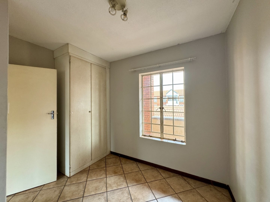2 Bedroom Property for Sale in Die Hoewes Gauteng