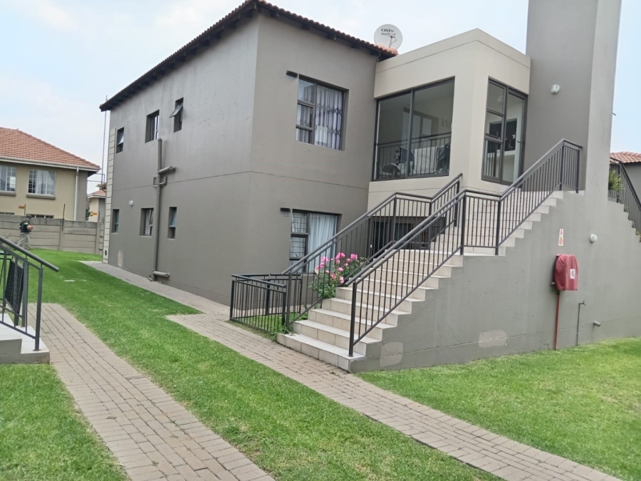 2 Bedroom Property for Sale in Goedeburg Gauteng