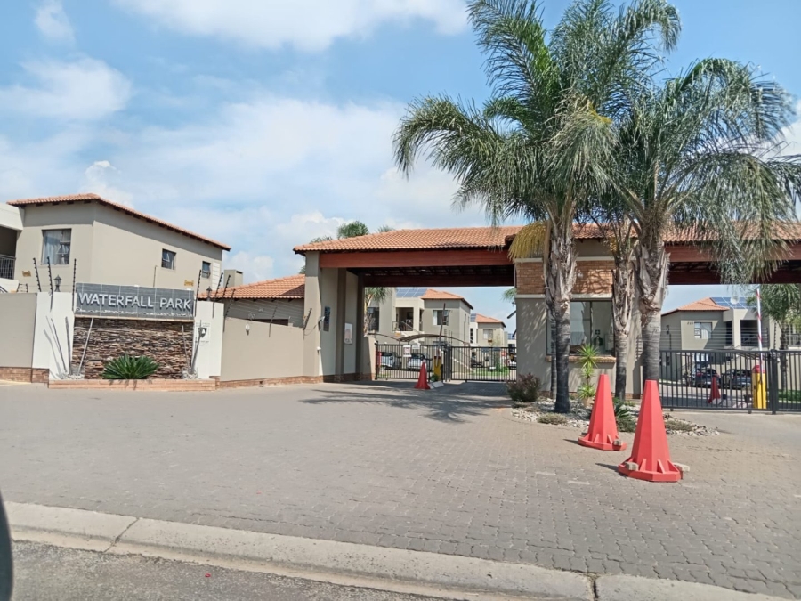 2 Bedroom Property for Sale in Goedeburg Gauteng
