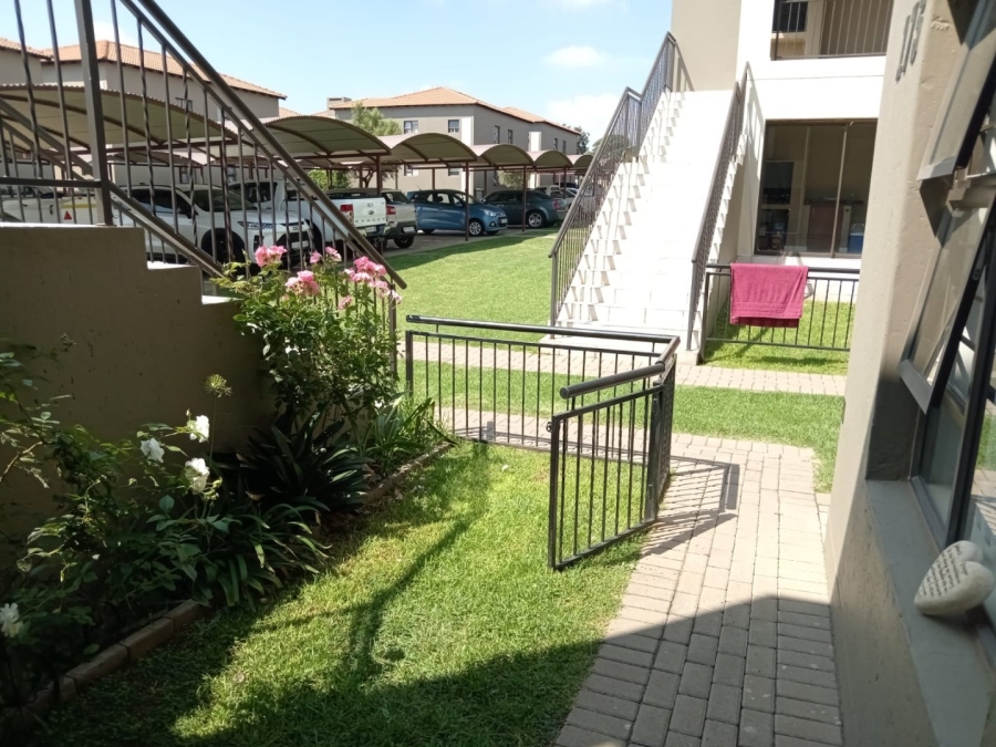 2 Bedroom Property for Sale in Goedeburg Gauteng