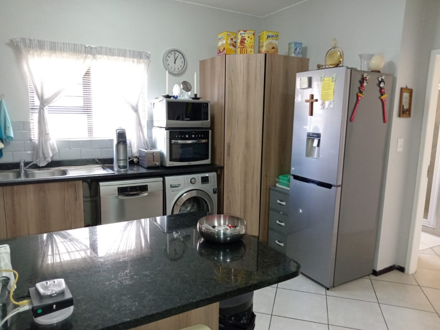 2 Bedroom Property for Sale in Goedeburg Gauteng