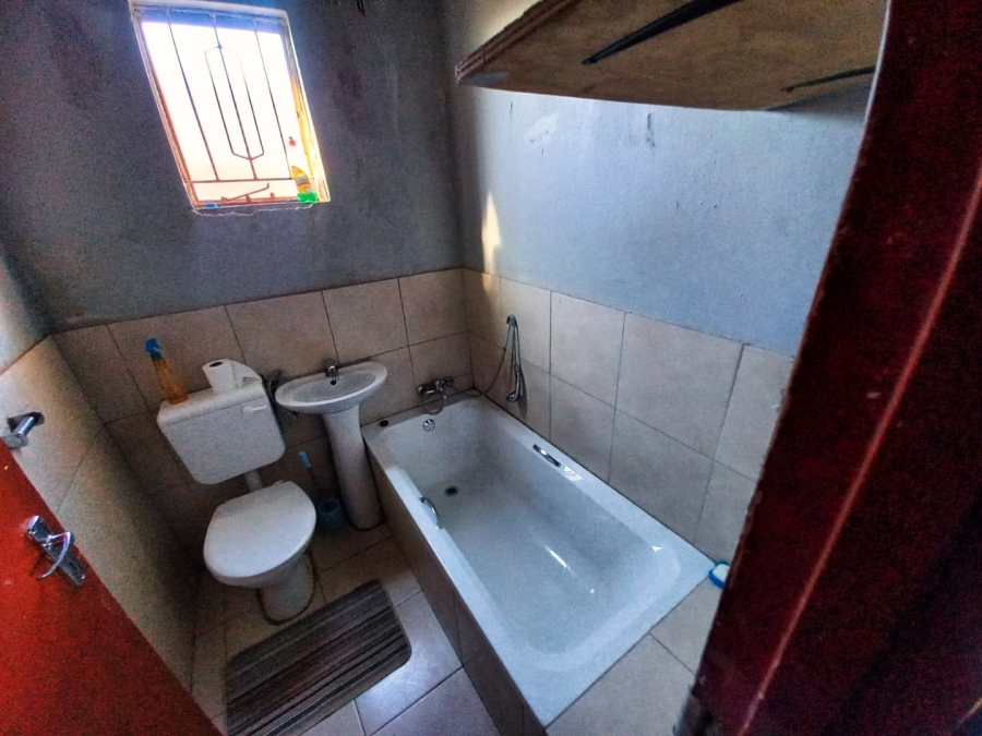 2 Bedroom Property for Sale in Rondebult Gauteng