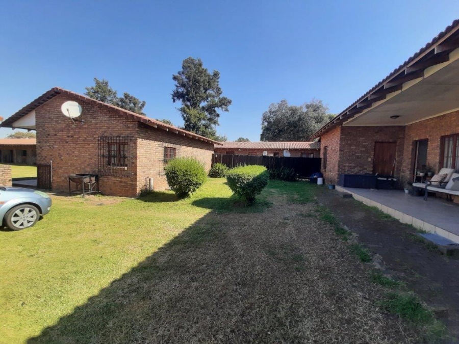 5 Bedroom Property for Sale in Randjesfontein A H Gauteng