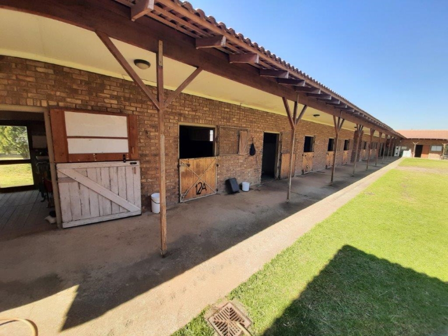 5 Bedroom Property for Sale in Randjesfontein A H Gauteng