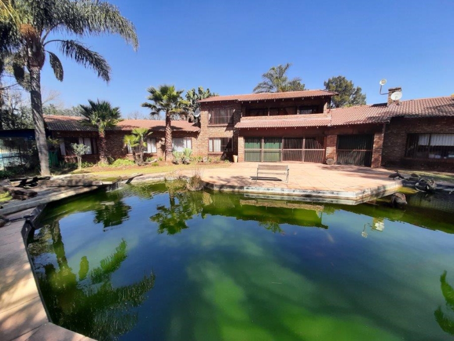 5 Bedroom Property for Sale in Randjesfontein A H Gauteng