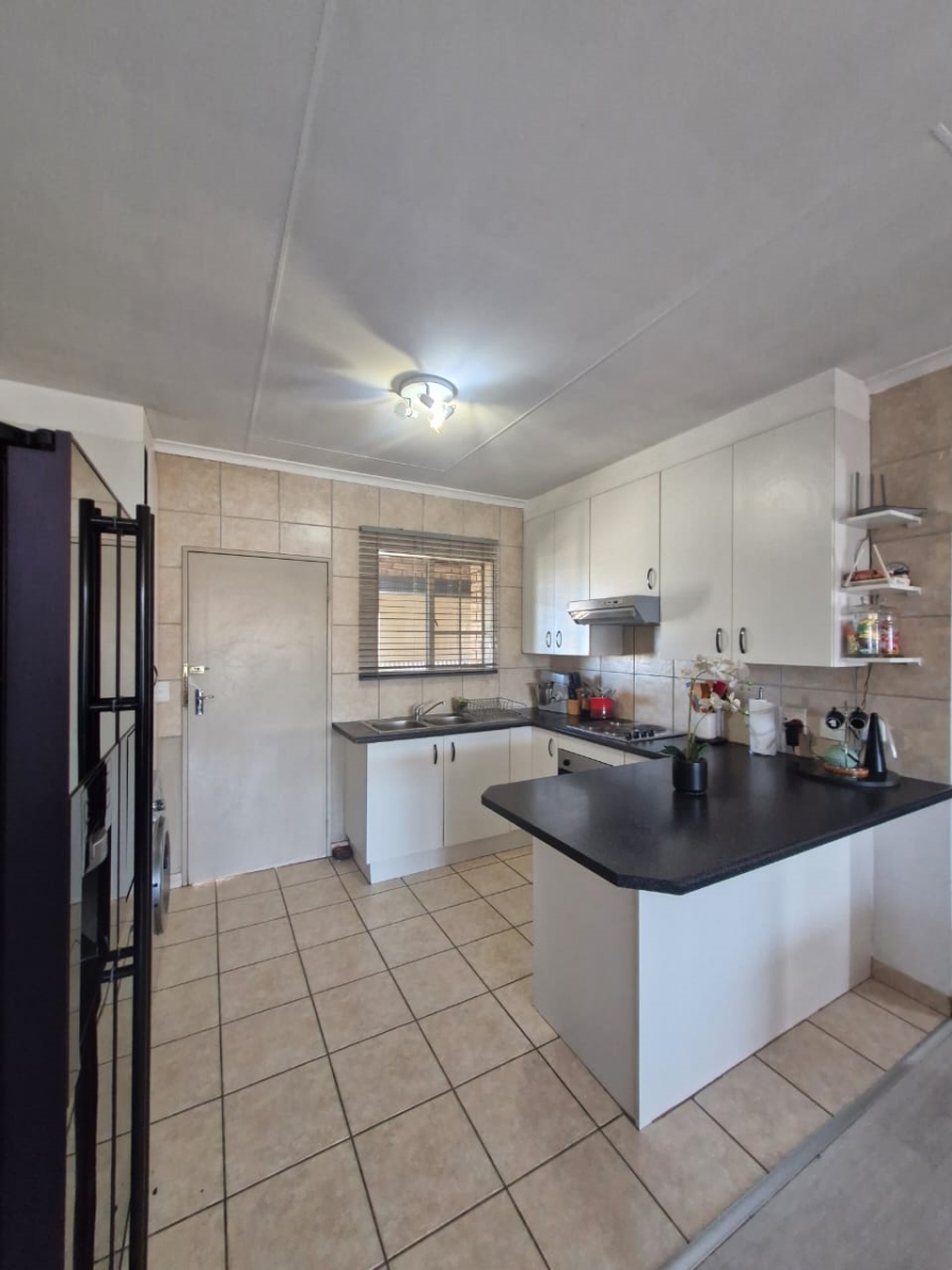 2 Bedroom Property for Sale in North Riding Gauteng