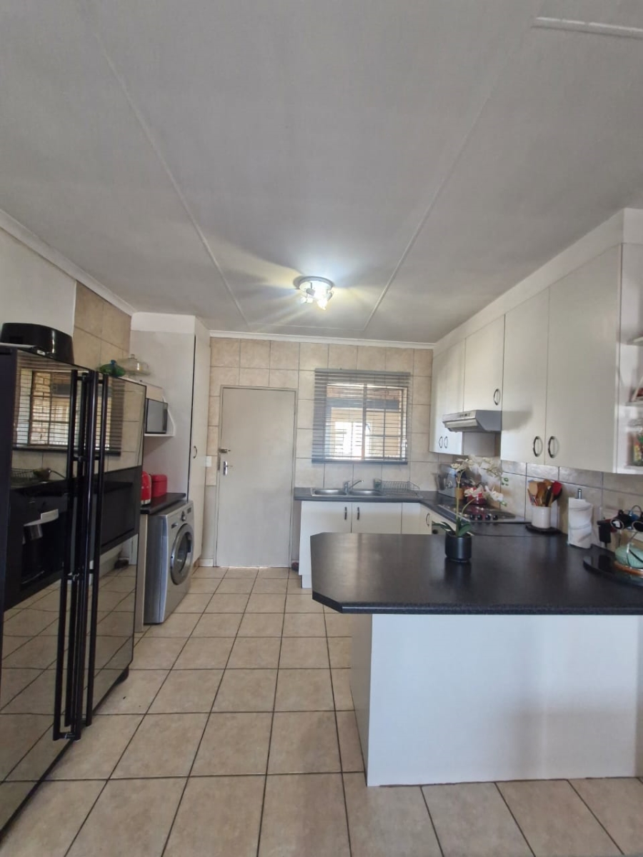 2 Bedroom Property for Sale in North Riding Gauteng