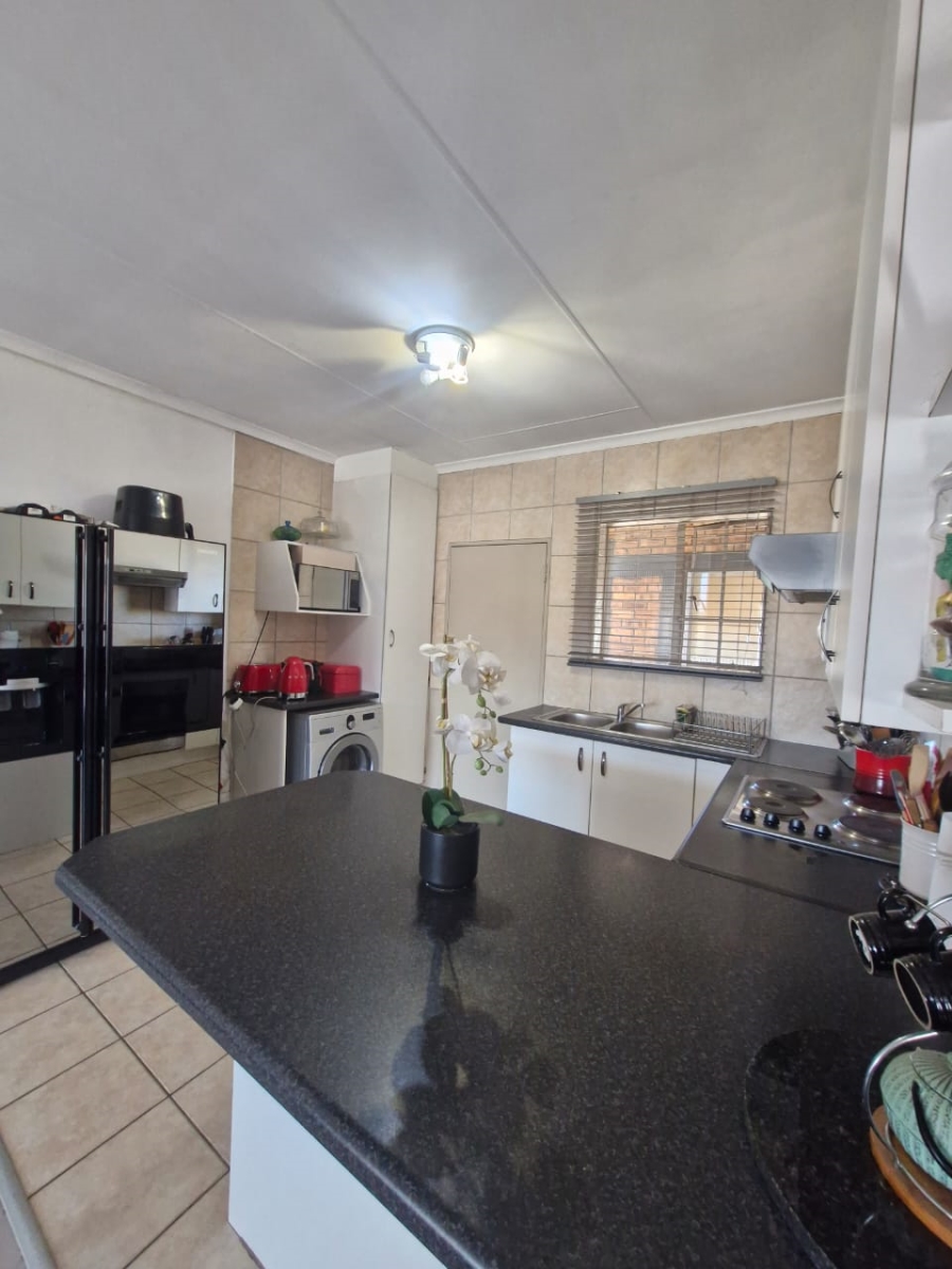 2 Bedroom Property for Sale in North Riding Gauteng