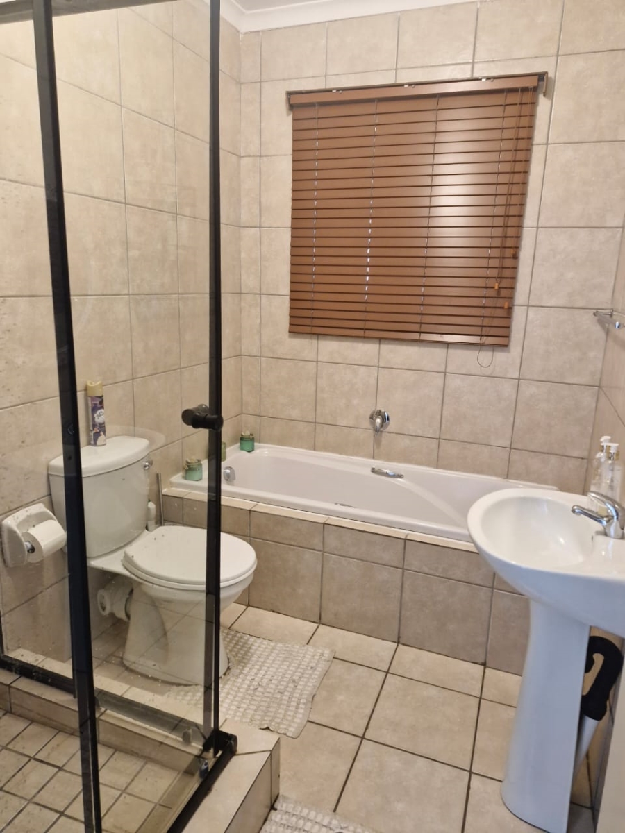 2 Bedroom Property for Sale in North Riding Gauteng