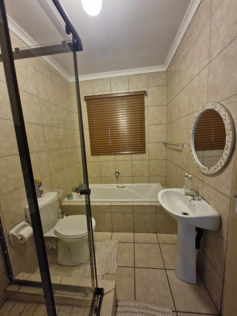 2 Bedroom Property for Sale in North Riding Gauteng