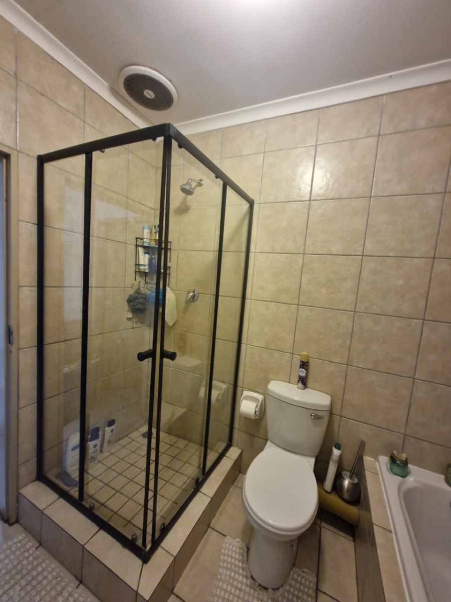 2 Bedroom Property for Sale in North Riding Gauteng