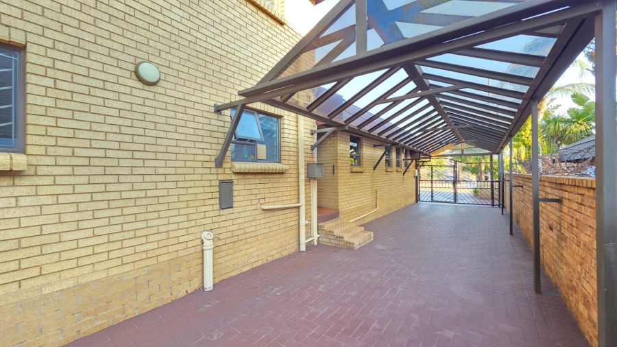 4 Bedroom Property for Sale in Claudius Gauteng