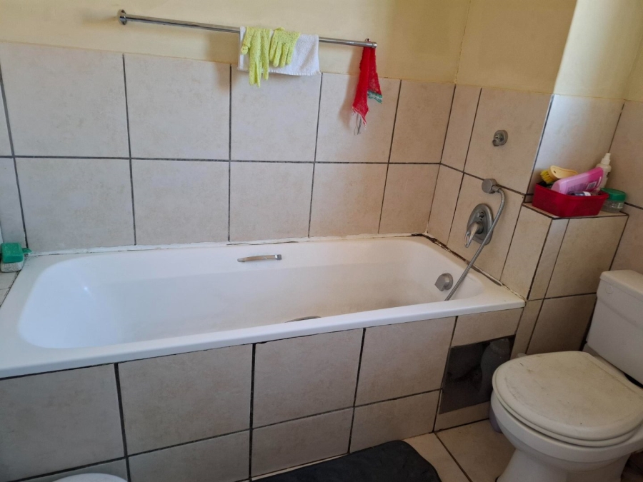 1 Bedroom Property for Sale in Lotus Gardens Gauteng
