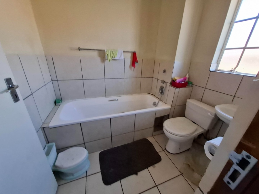 1 Bedroom Property for Sale in Lotus Gardens Gauteng