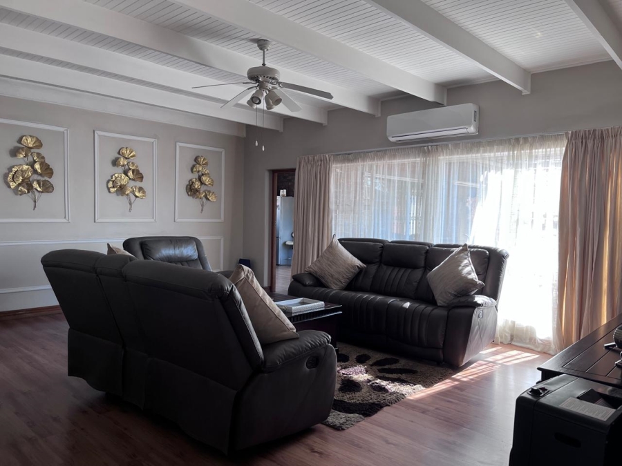 4 Bedroom Property for Sale in Vanderbijlpark SE 2 Gauteng