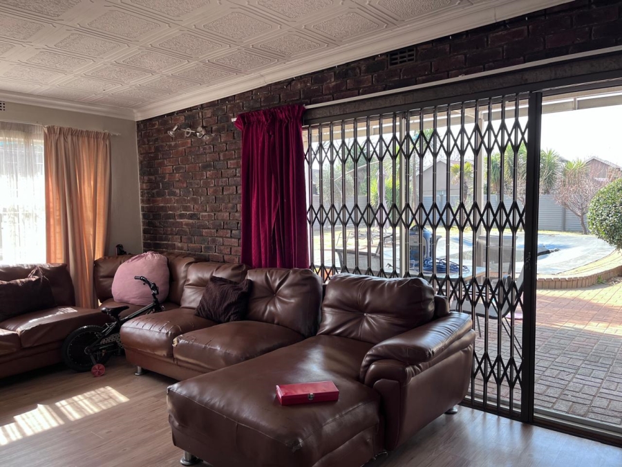 4 Bedroom Property for Sale in Vanderbijlpark SE 2 Gauteng