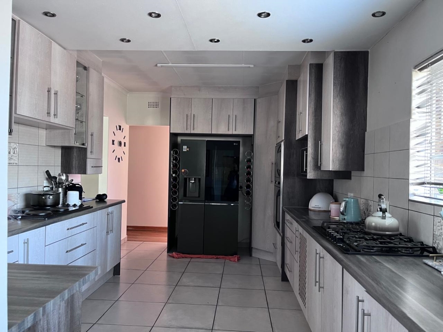 4 Bedroom Property for Sale in Vanderbijlpark SE 2 Gauteng