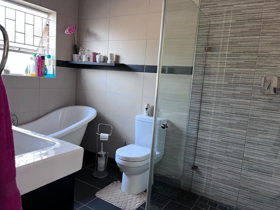 4 Bedroom Property for Sale in Vanderbijlpark SE 2 Gauteng
