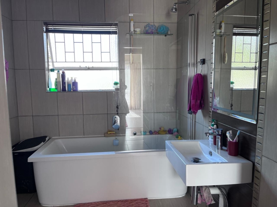 4 Bedroom Property for Sale in Vanderbijlpark SE 2 Gauteng