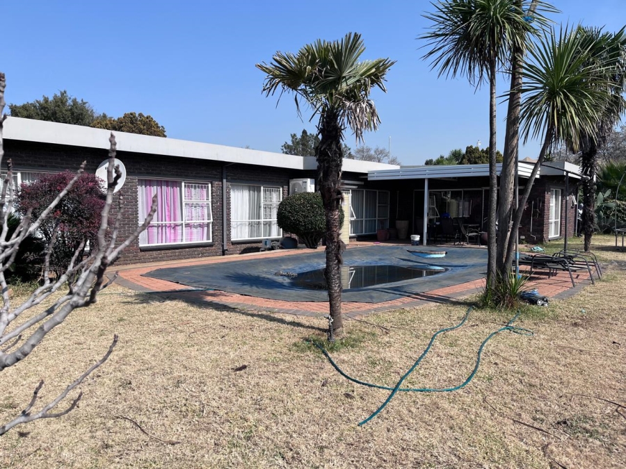 4 Bedroom Property for Sale in Vanderbijlpark SE 2 Gauteng
