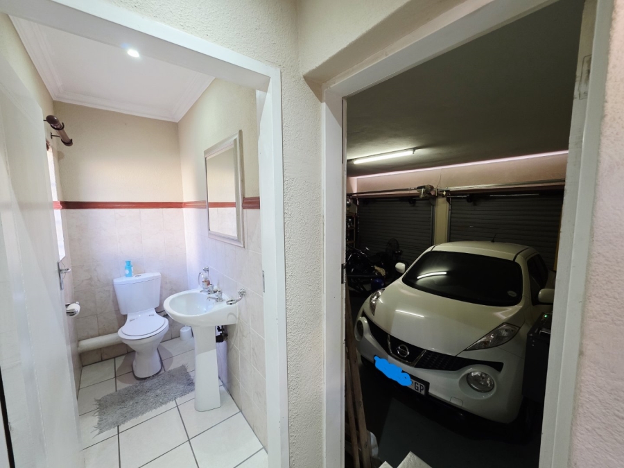 3 Bedroom Property for Sale in La Montagne Gauteng